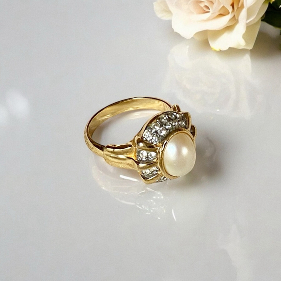 Vintage Vendome Crystal Faux Pearl Ring, Jewelry, Goldtone, Size 8 - Picture 2 of 8